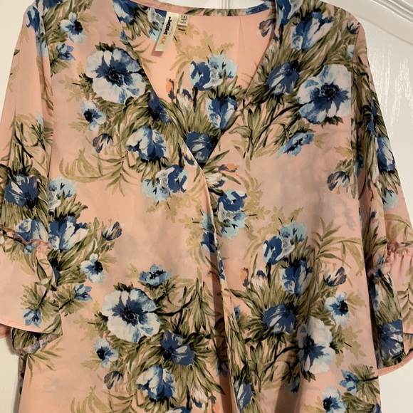 Boutiques item size 1x/XL really pretty - Picture 2 of 4